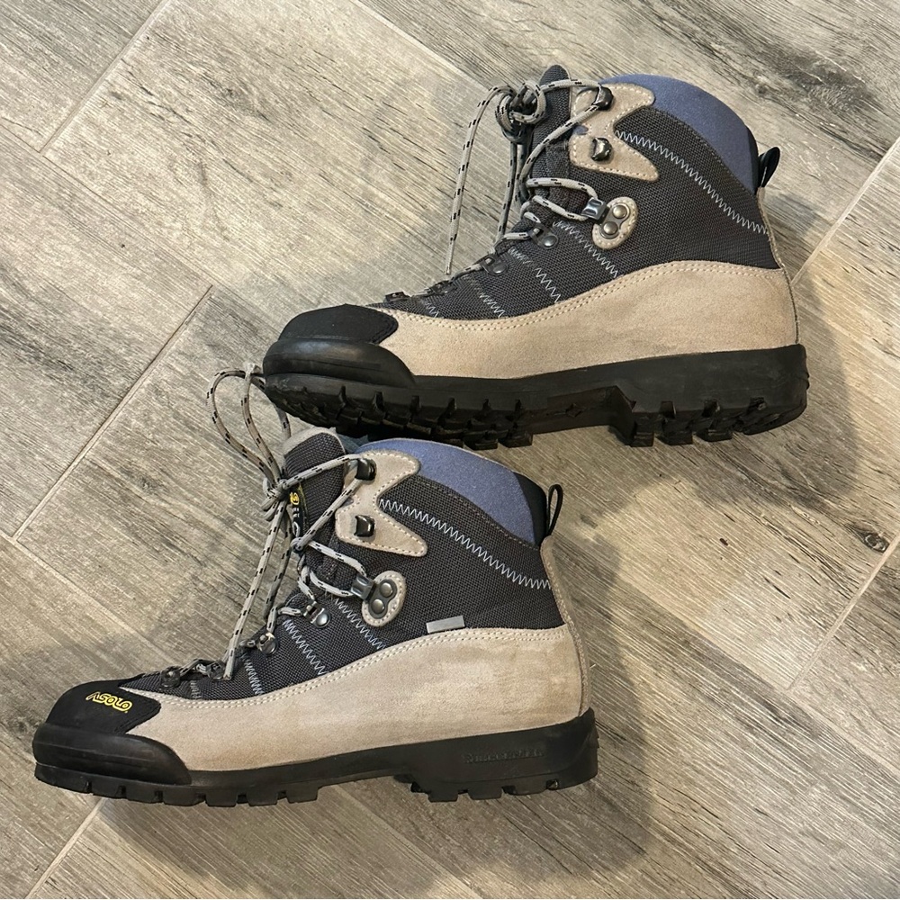 Asolo FSN GTX Women's Hiking Boots Sz 8
Water Resistant Snow All Terrain